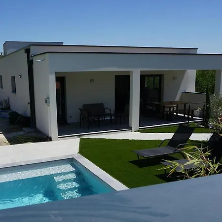 Luxurious With Pool In For 12 People Clermont-Ferrand